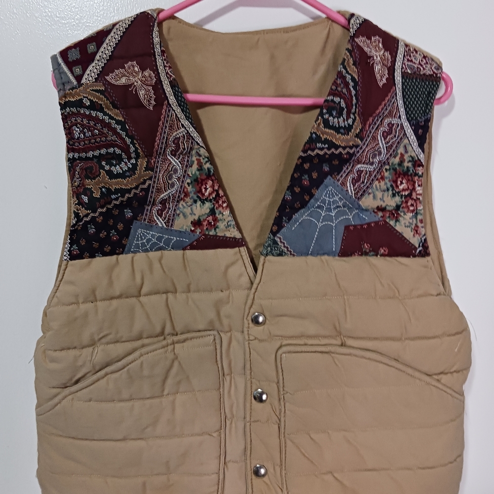 Women's winter vest not sure the size or brand color beige with a flower design